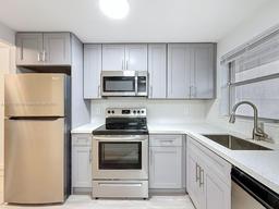 Picture of 7991 N Sunrise Lakes Dr # 211, Sunrise, FL 33322