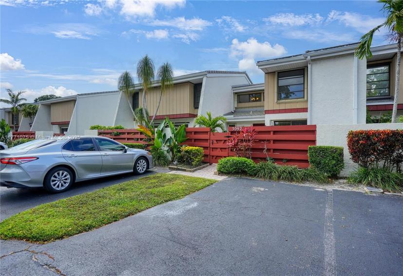 Picture of 3092 Bermwood Ln # 238, Hollywood FL 33021