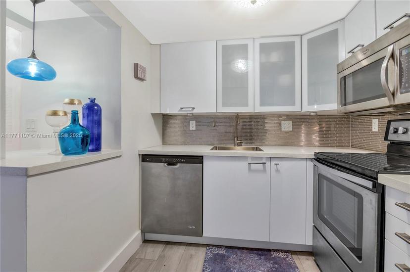 Picture of 2600 Collins Ave # 204, Miami Beach FL 33140