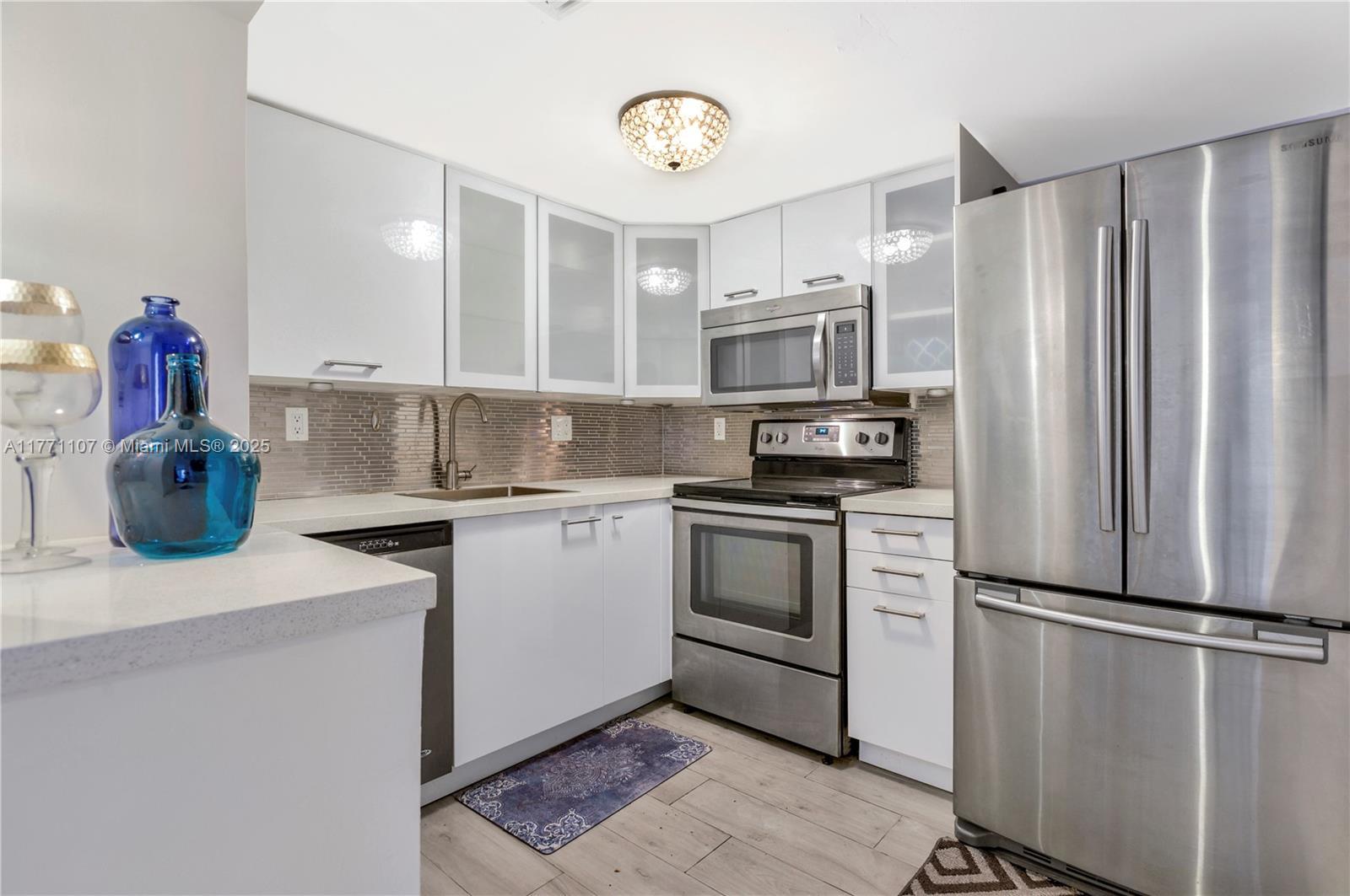 Picture of 2600 Collins Ave # 204, Miami Beach, FL 33140