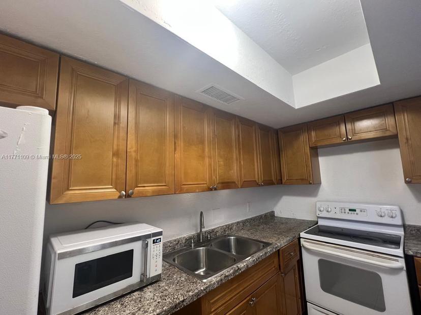 Picture of 13700 NE 6Th Ave # 211, North Miami FL 33161