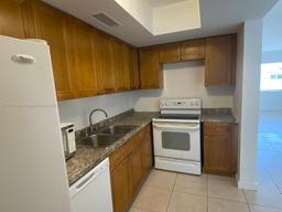 Picture of 13700 NE 6Th Ave # 211, North Miami, FL 33161