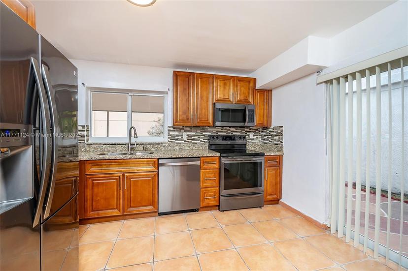 Picture of 1007 NW 106Th Ave Cir, Miami FL 33172