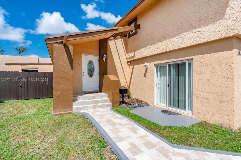 Picture of 1007 NW 106Th Ave Cir, Miami FL 33172
