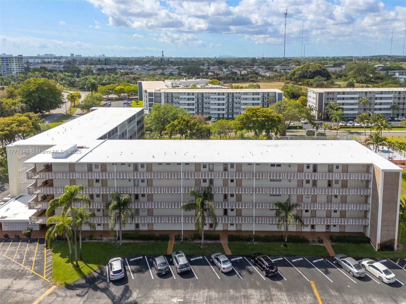 Picture of 4650 Washington St # 107, Hollywood, FL 33021