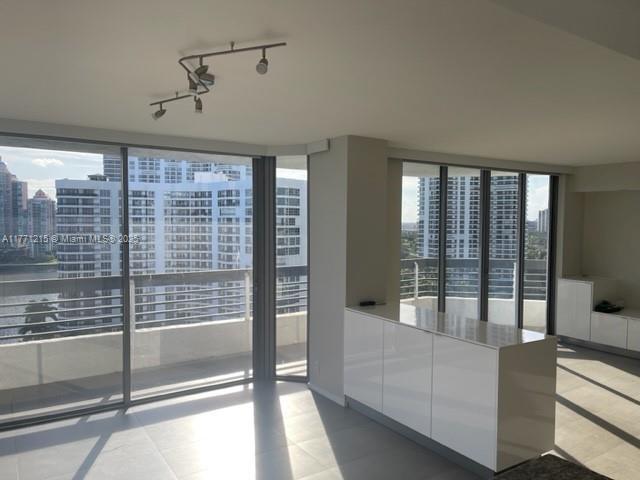 Picture of 19101 NE 36Th Ct # 1601, Aventura FL 33180