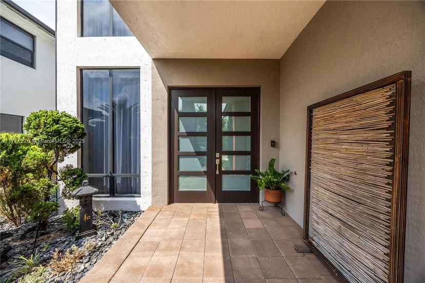 Picture of 15742 NW 88Th Ave, Miami Lakes FL 33018