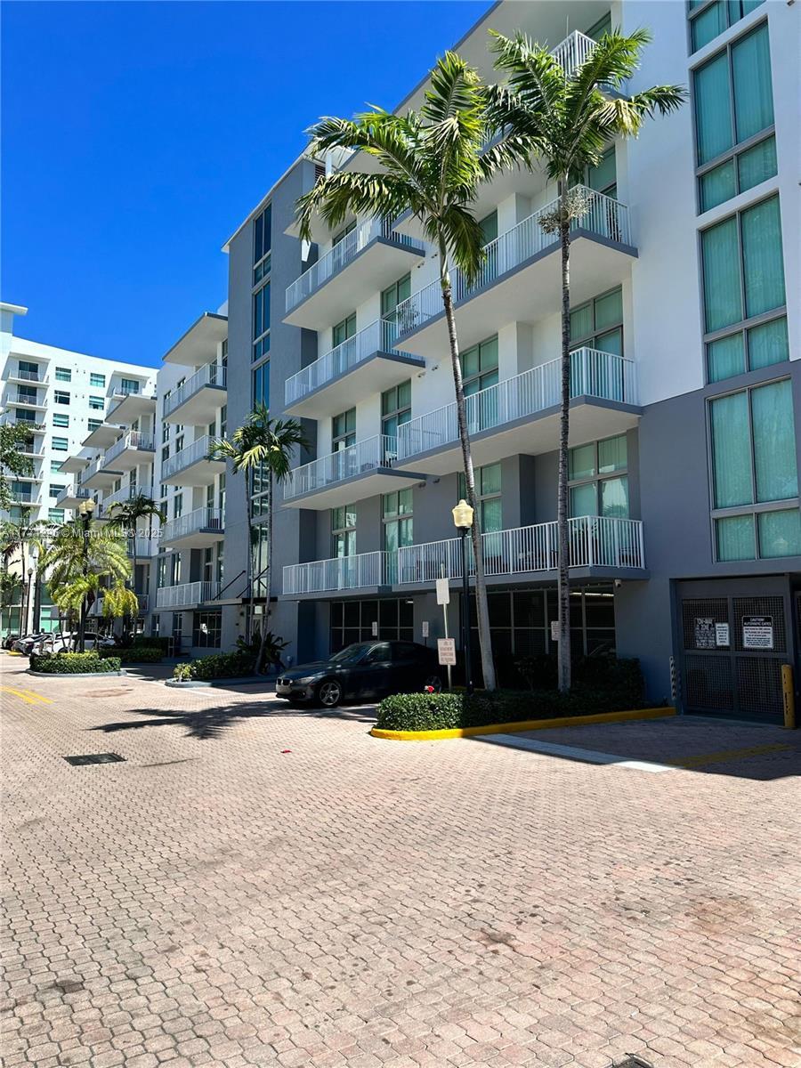 Picture of 2100 Van Buren St # 503, Hollywood, FL 33020