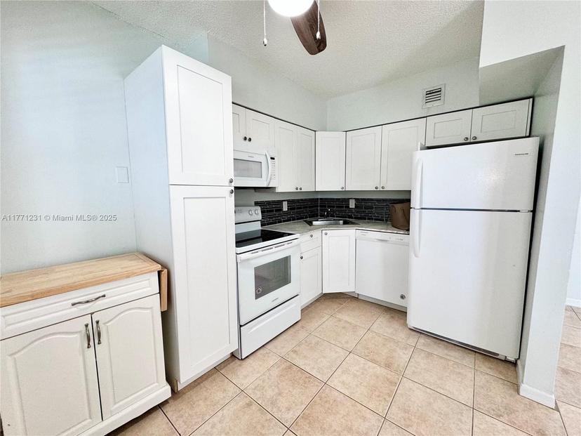 Picture of 1470 N Dixie Hwy # 24, Fort Lauderdale FL 33304