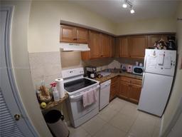 Picture of 2424 SE 17Th Cswy # 110B, Fort Lauderdale, FL 33316