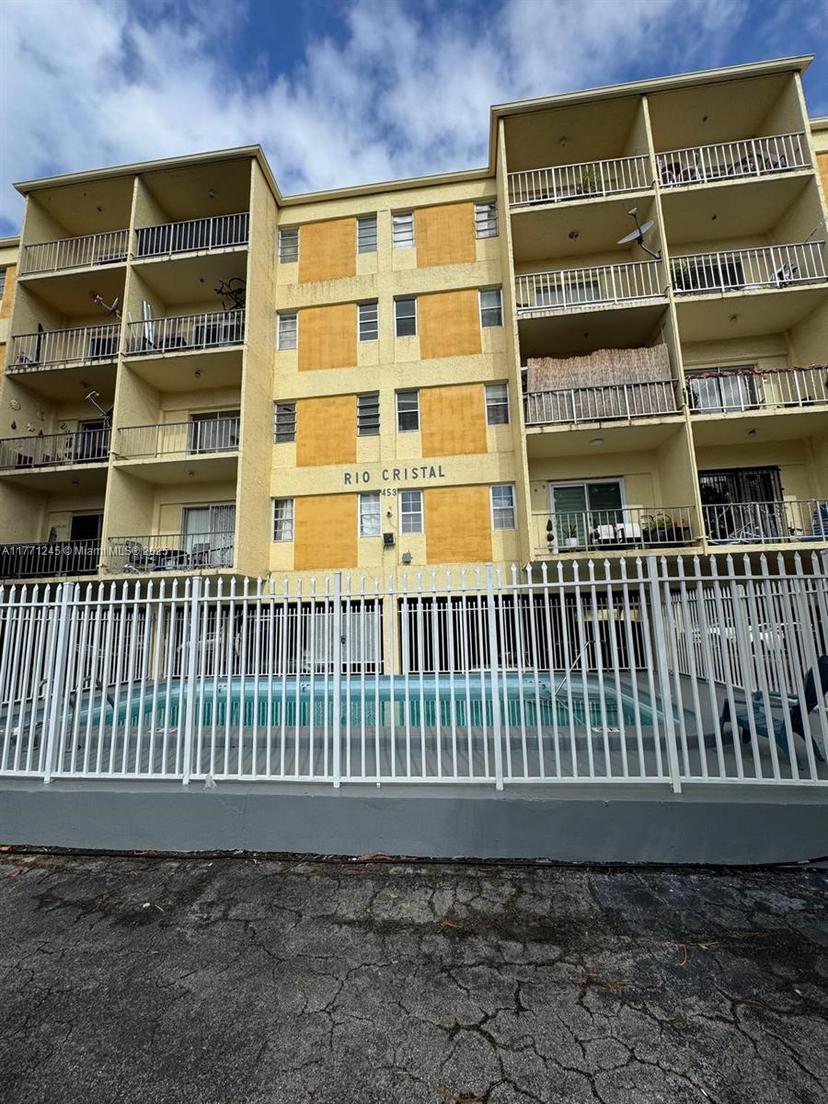 Picture of 453 SW 2Nd St # 302C, Miami FL 33130