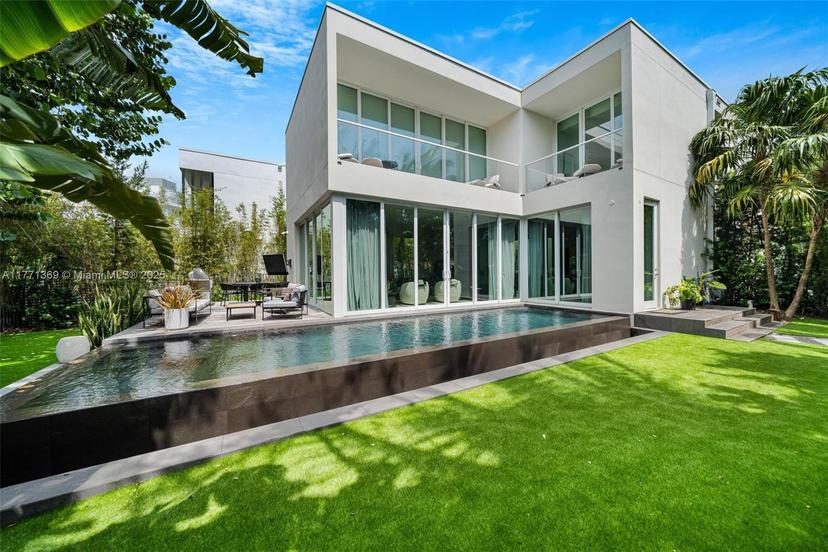 Picture of 4700 N Meridian Ave, Miami Beach FL 33140