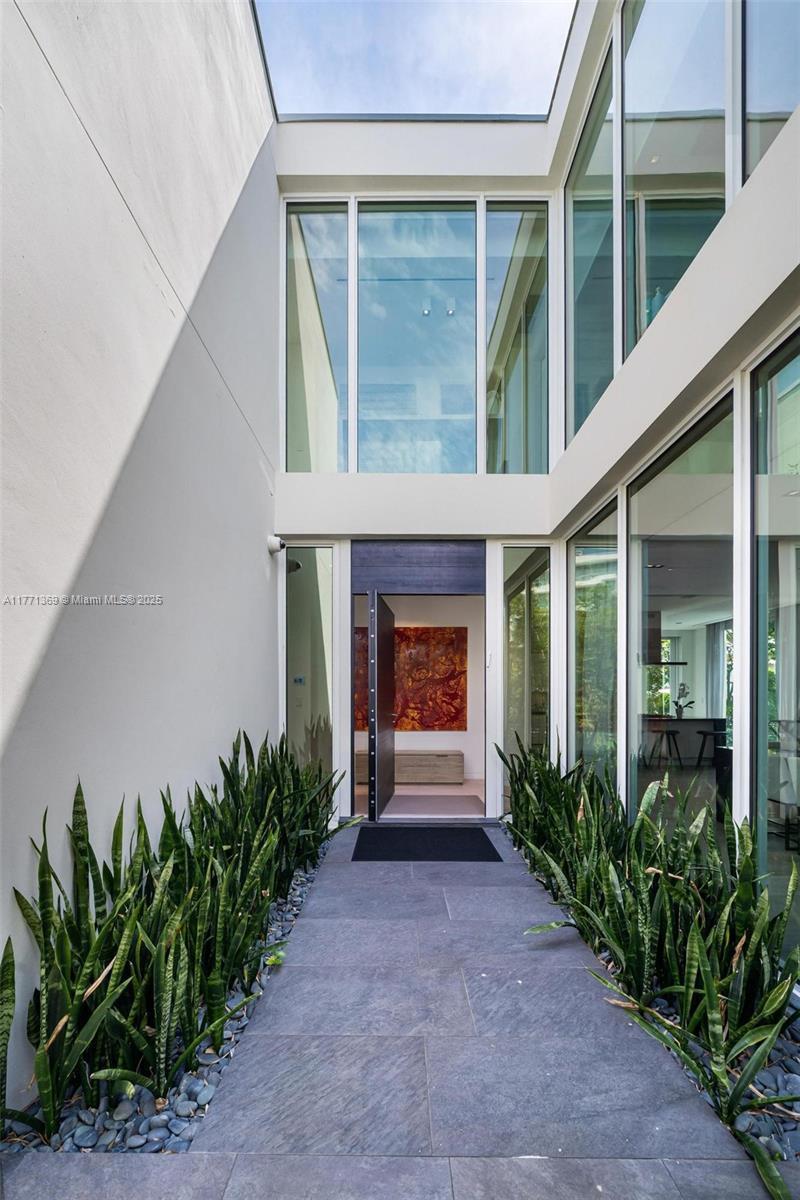 Picture of 4700 N Meridian Ave, Miami Beach FL 33140