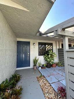 Picture of 443 Lakeview Dr # 5, Weston, FL 33326