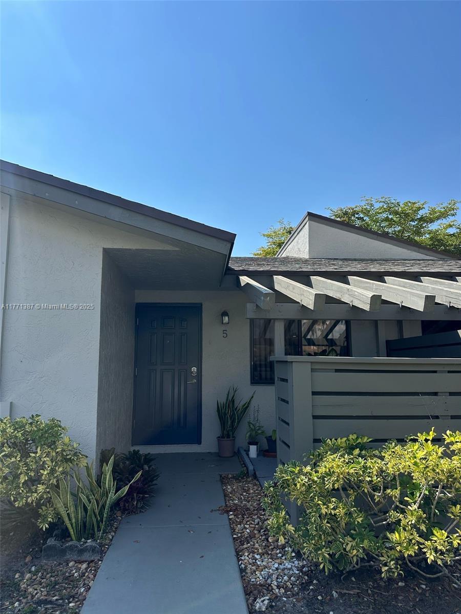 Picture of 443 Lakeview Dr # 5, Weston, FL 33326