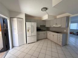 Picture of 5301 W 22Nd Ct # 5301, Hialeah, FL 33016