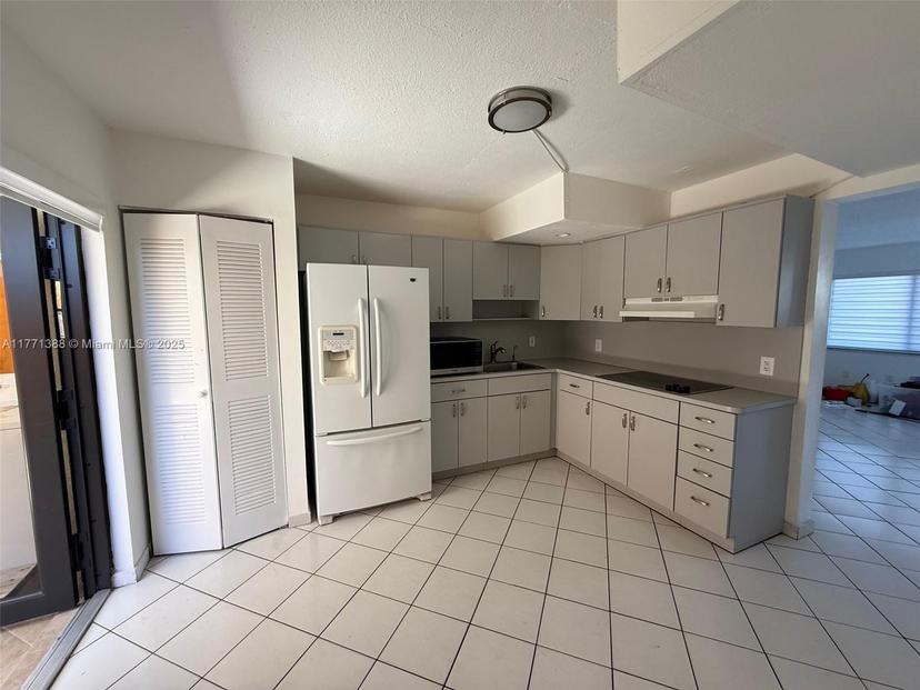 Picture of 5301 W 22Nd Ct # 5301, Hialeah FL 33016