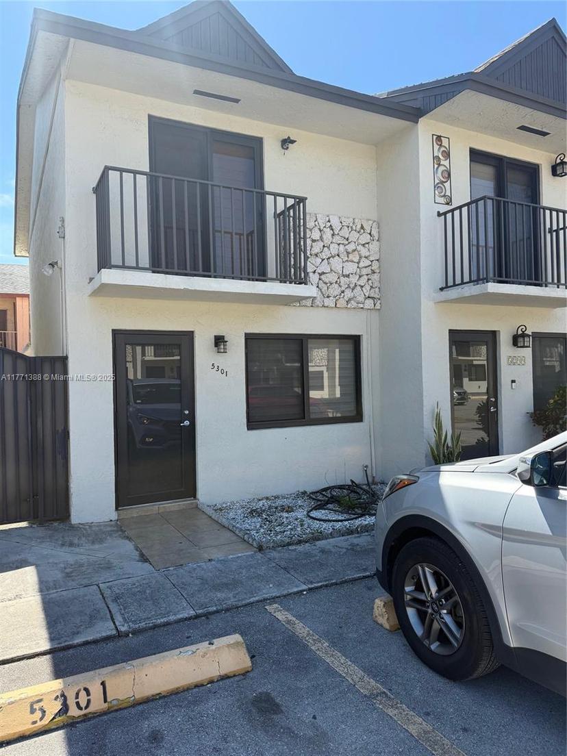 Picture of 5301 W 22Nd Ct # 5301, Hialeah FL 33016