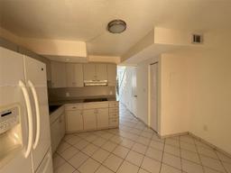 Picture of 5301 W 22Nd Ct # 5301, Hialeah, FL 33016