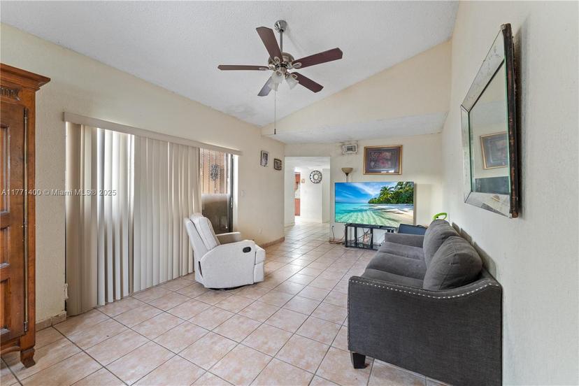 Picture of 3865 W 10Th Dr, Hialeah FL 33012