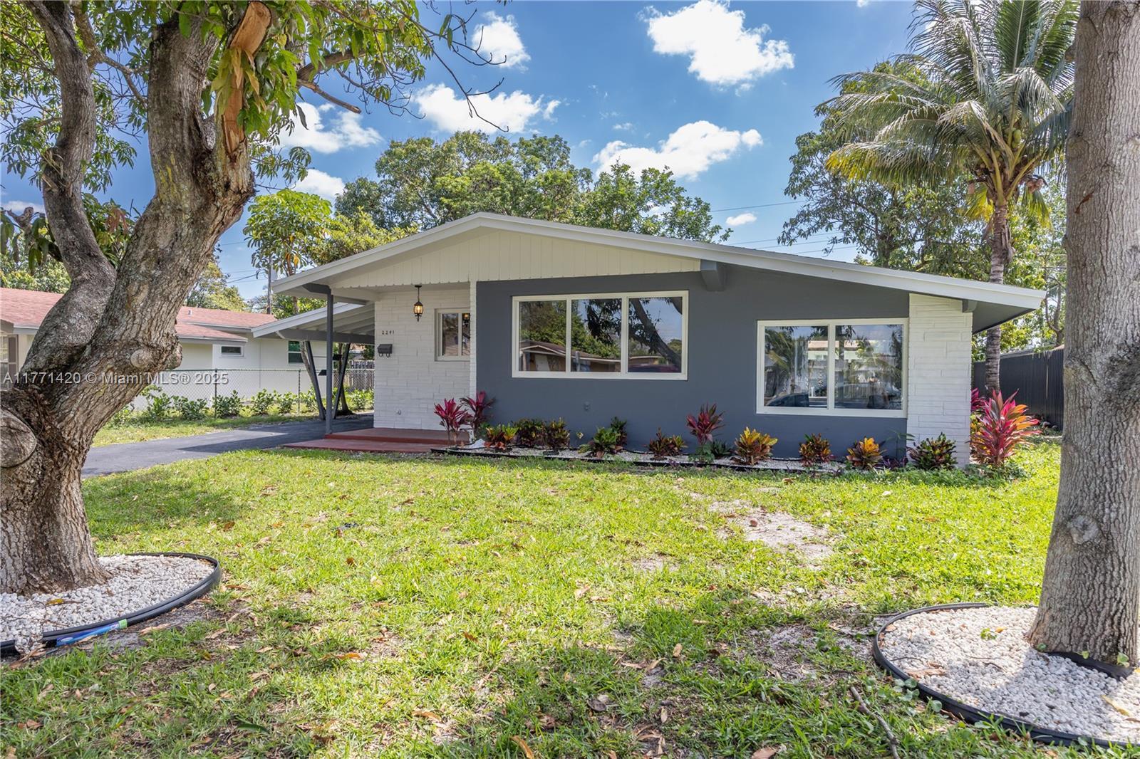 Picture of 2241 Island Dr, Miramar, FL 33023