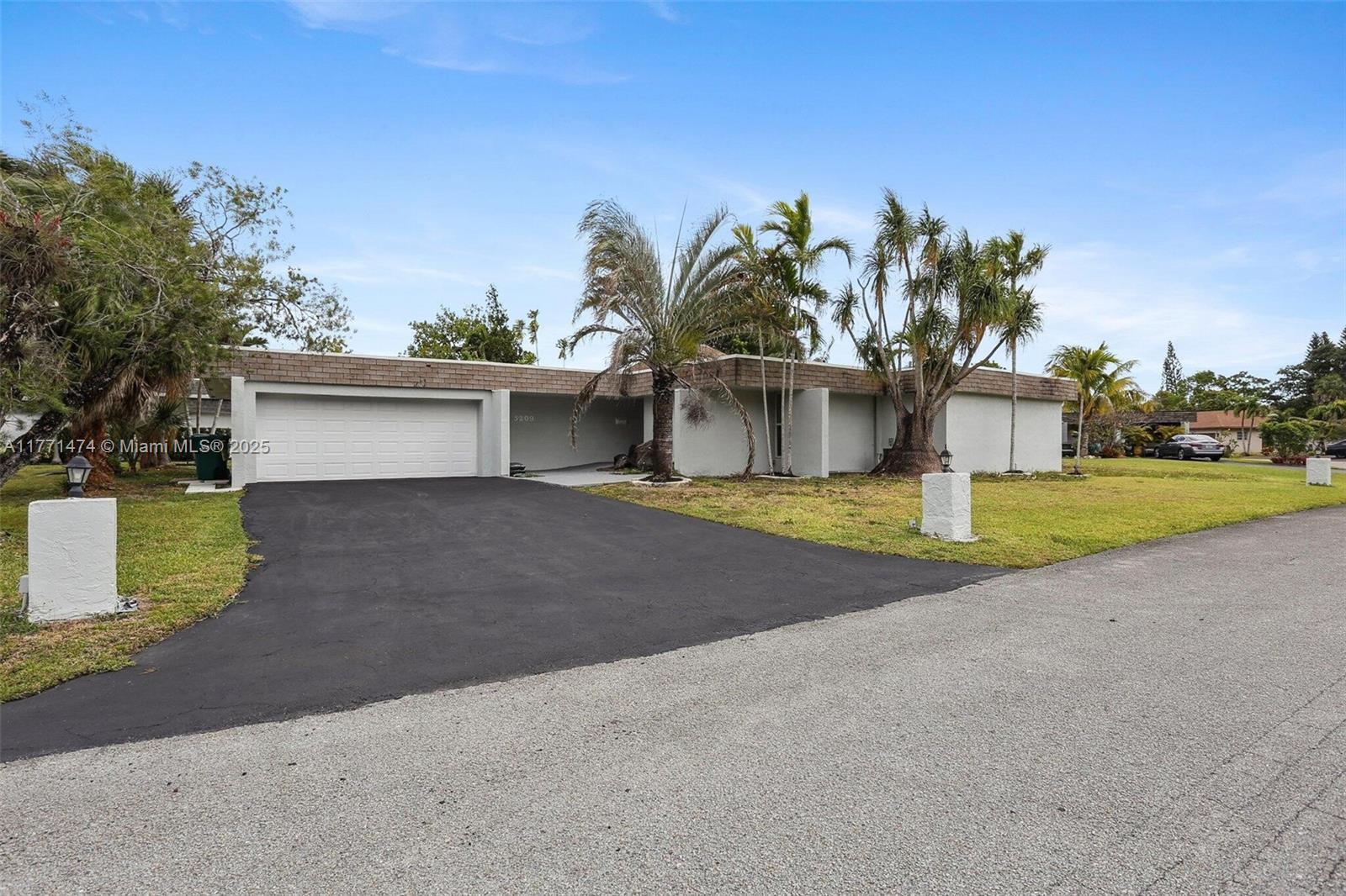 Picture of 5209 Buttonwood Ct, Tamarac, FL 33319