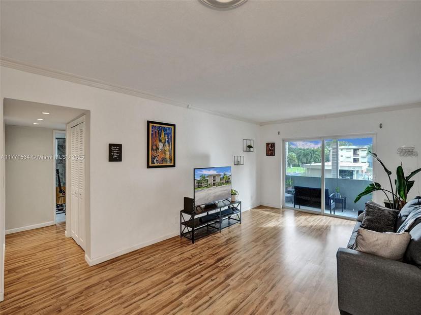 Picture of 4900 Washington St # 203, Hollywood FL 33021