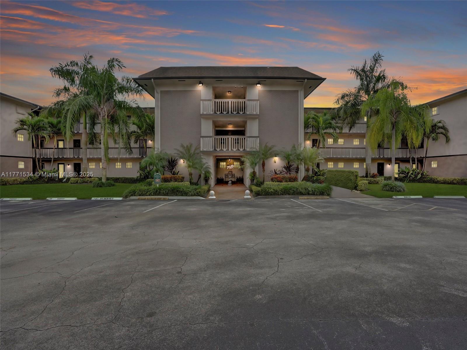 Picture of 4900 Washington St # 203, Hollywood, FL 33021