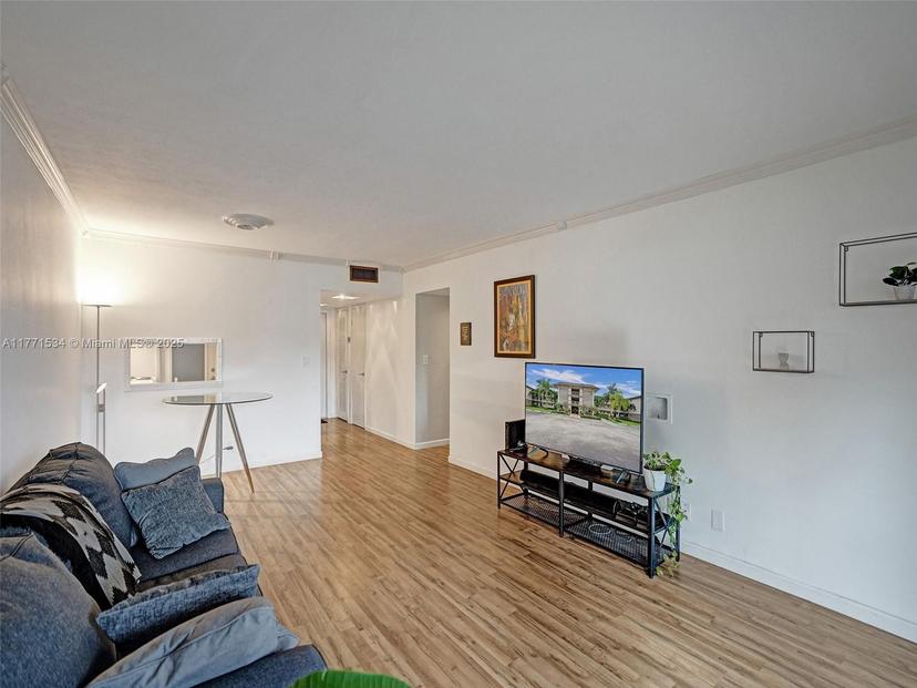 Picture of 4900 Washington St # 203, Hollywood FL 33021