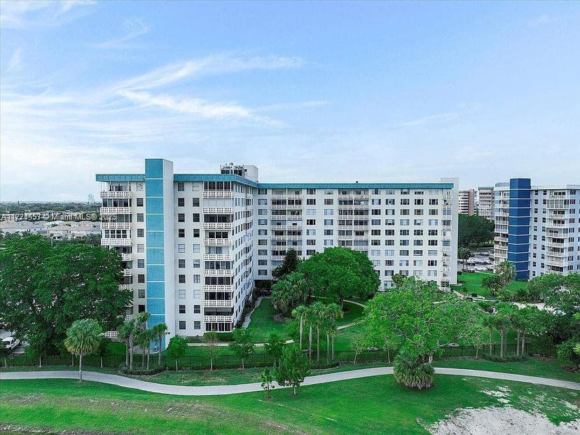 Picture of 4330 Hillcrest Dr # 1017, Hollywood FL 33021