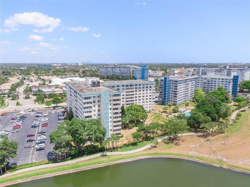 Picture of 4330 Hillcrest Dr # 1017, Hollywood FL 33021