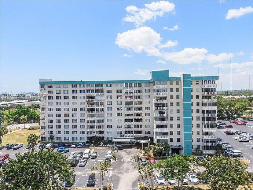 Picture of 4330 Hillcrest Dr # 1017, Hollywood FL 33021