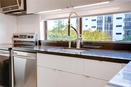 Picture of 16919 N Bay Rd # 521, Sunny Isles Beach, FL 33160