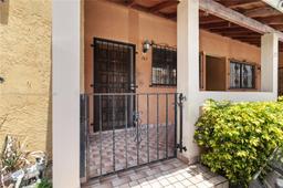 Picture of 2735 W 60Th Pl # 107, Hialeah, FL 33016