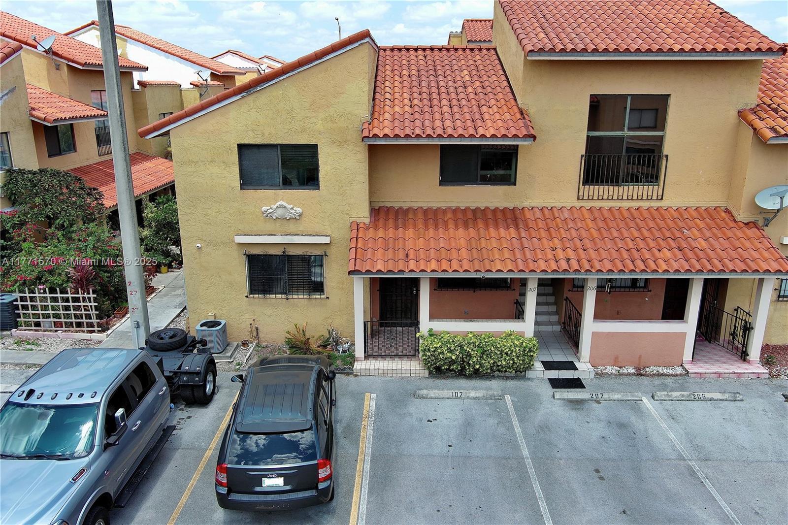 Picture of 2735 W 60Th Pl # 107, Hialeah, FL 33016