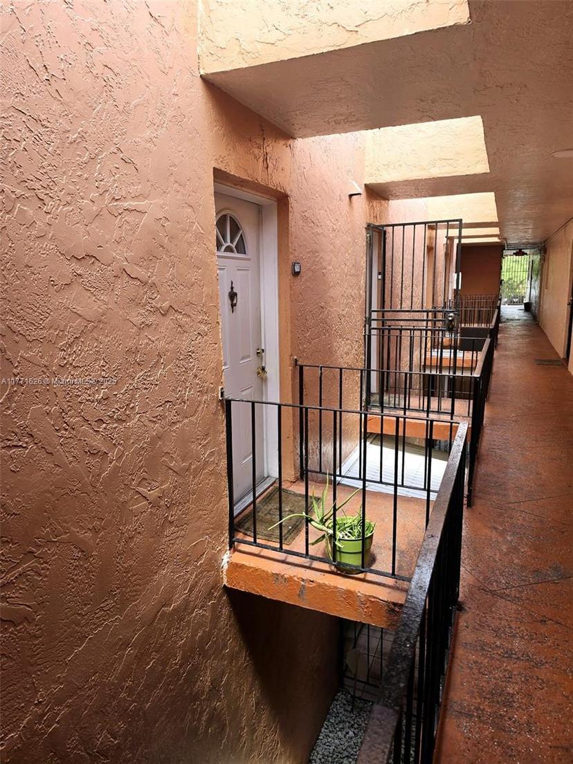 Picture of 1300 W 47Th Pl # 217B, Hialeah FL 33012