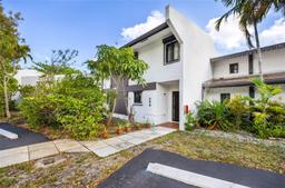 Picture of 594 NE 199Th Ter # 4Y, Miami, FL 33179
