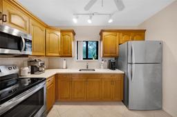 Picture of 594 NE 199Th Ter # 4Y, Miami, FL 33179