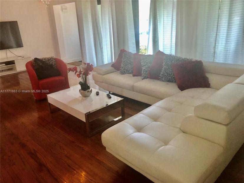 Picture of 1010 NE 120Th St, Biscayne Park FL 33161