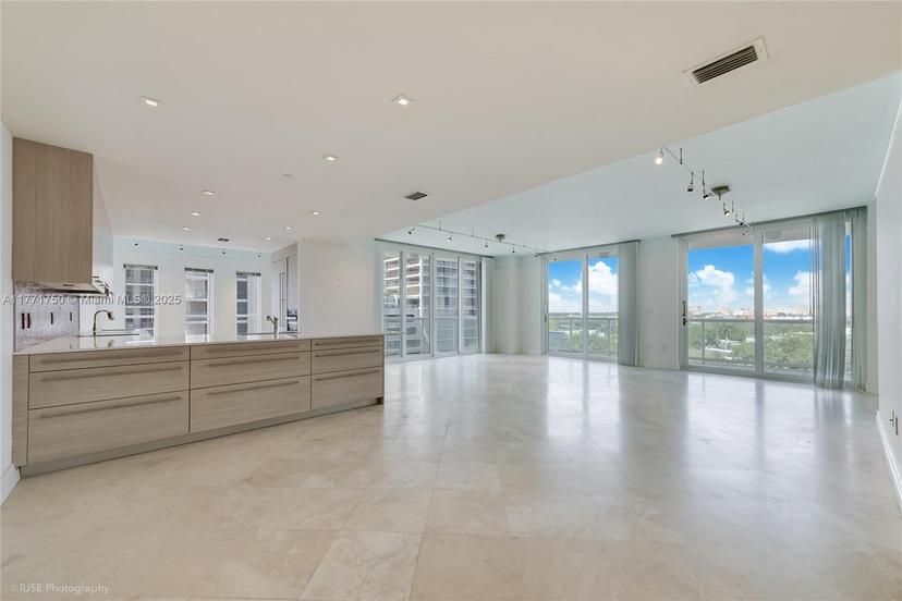 Picture of 2645 S Bayshore Dr # 902, Miami FL 33133