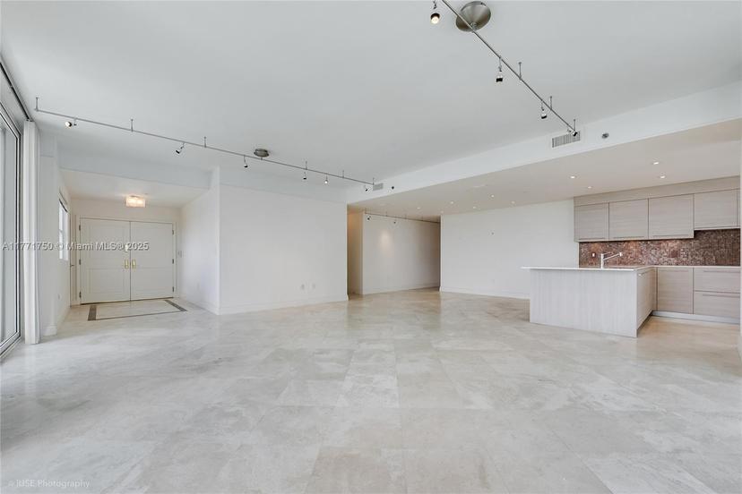 Picture of 2645 S Bayshore Dr # 902, Miami FL 33133
