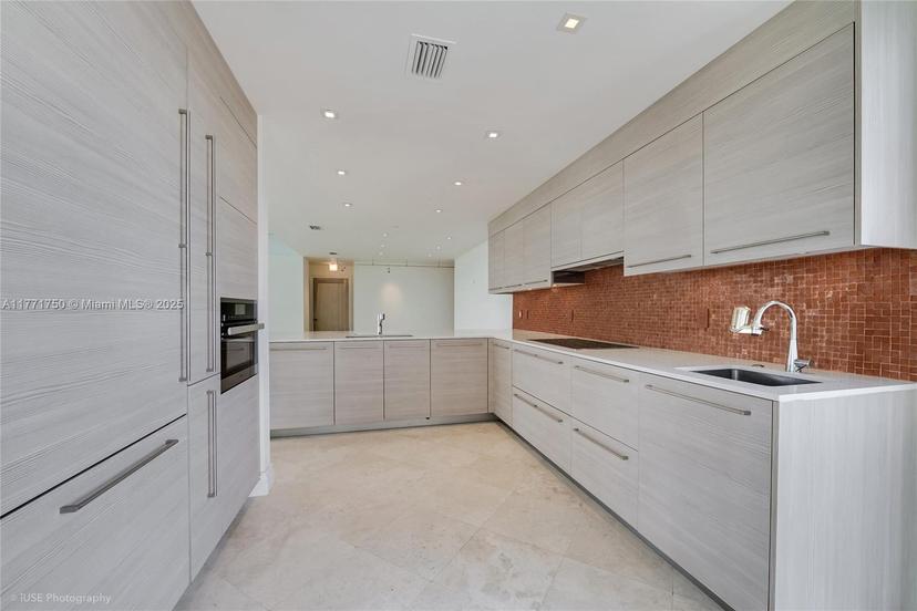 Picture of 2645 S Bayshore Dr # 902, Miami FL 33133