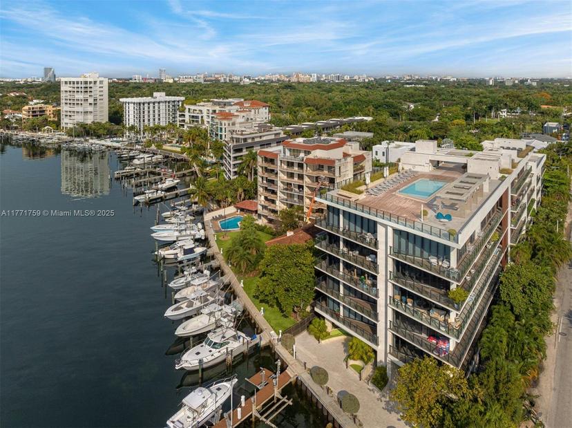 Picture of 3581 E Glencoe St # 302, Miami FL 33133