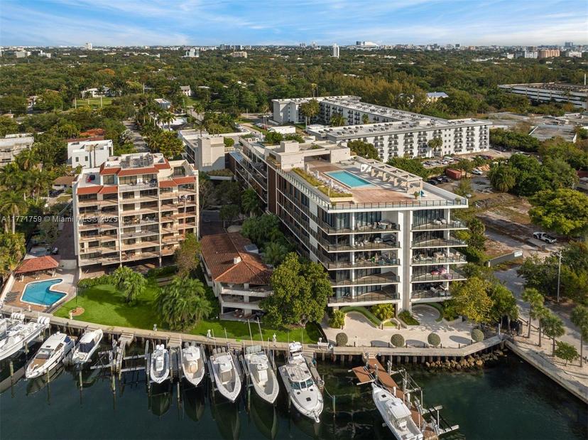Picture of 3581 E Glencoe St # 302, Miami FL 33133