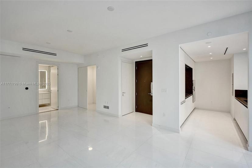 Picture of 300 Biscayne Blvd Way # C, Miami FL 33131