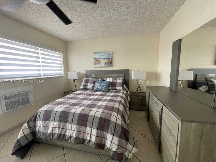 Picture of 800 SW 10Th Ter # 17T, Hallandale Beach FL 33009