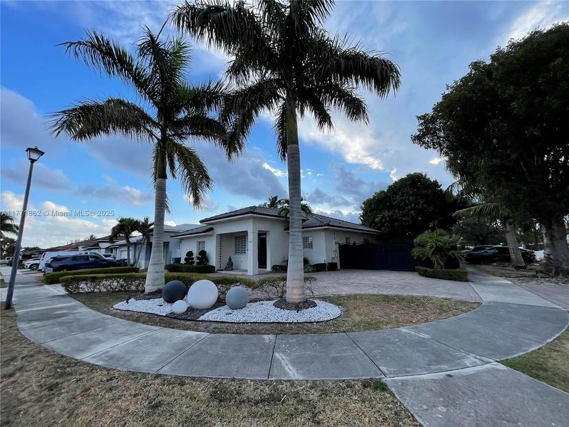 Picture of 19980 NW 78Th Path, Hialeah FL 33015