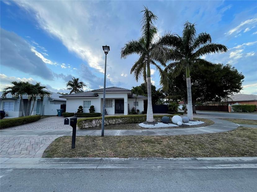 Picture of 19980 NW 78Th Path, Hialeah FL 33015