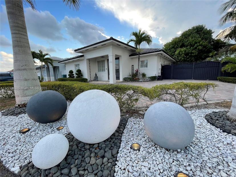 Picture of 19980 NW 78Th Path, Hialeah FL 33015