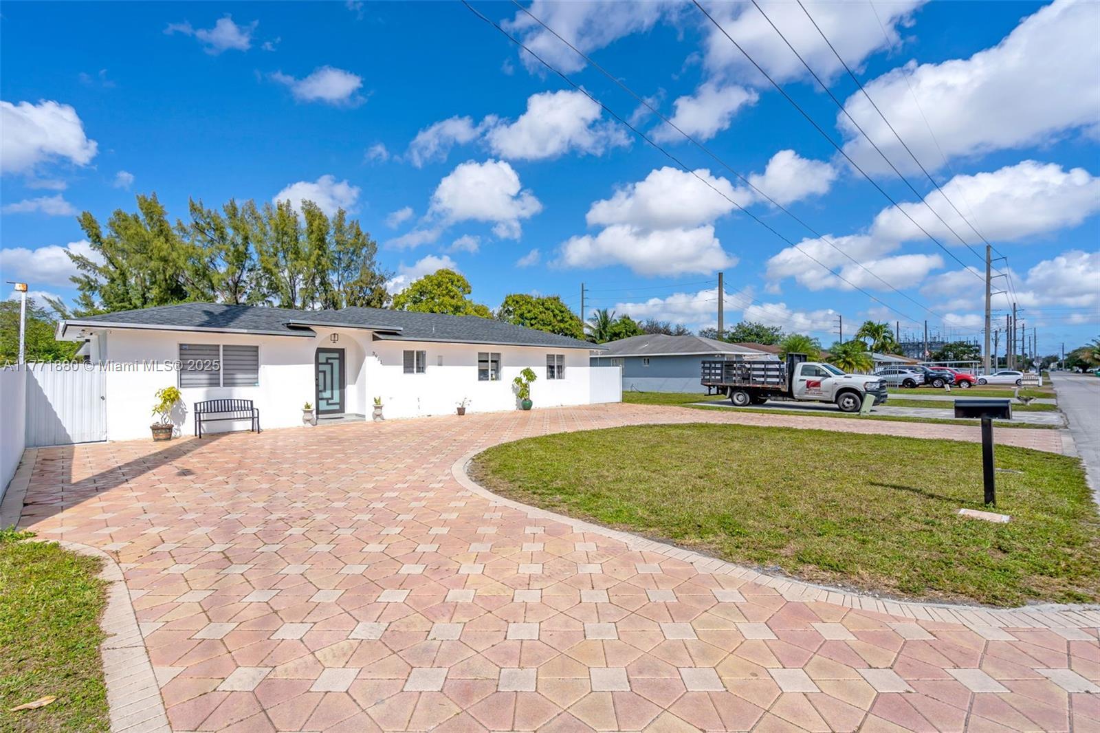 Picture of 3951 NW 179Th St, Miami Gardens, FL 33055
